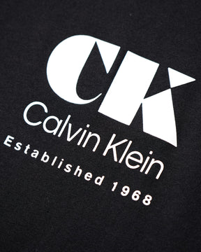 Calvin Klein / PRINTED LOGO TEE BLACK