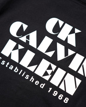 Calvin Klein / PRINTED LOGO TEE BLACK