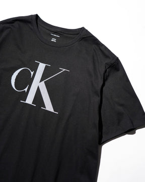 Calvin Klein / PRINTED LOGO TEE BLACK