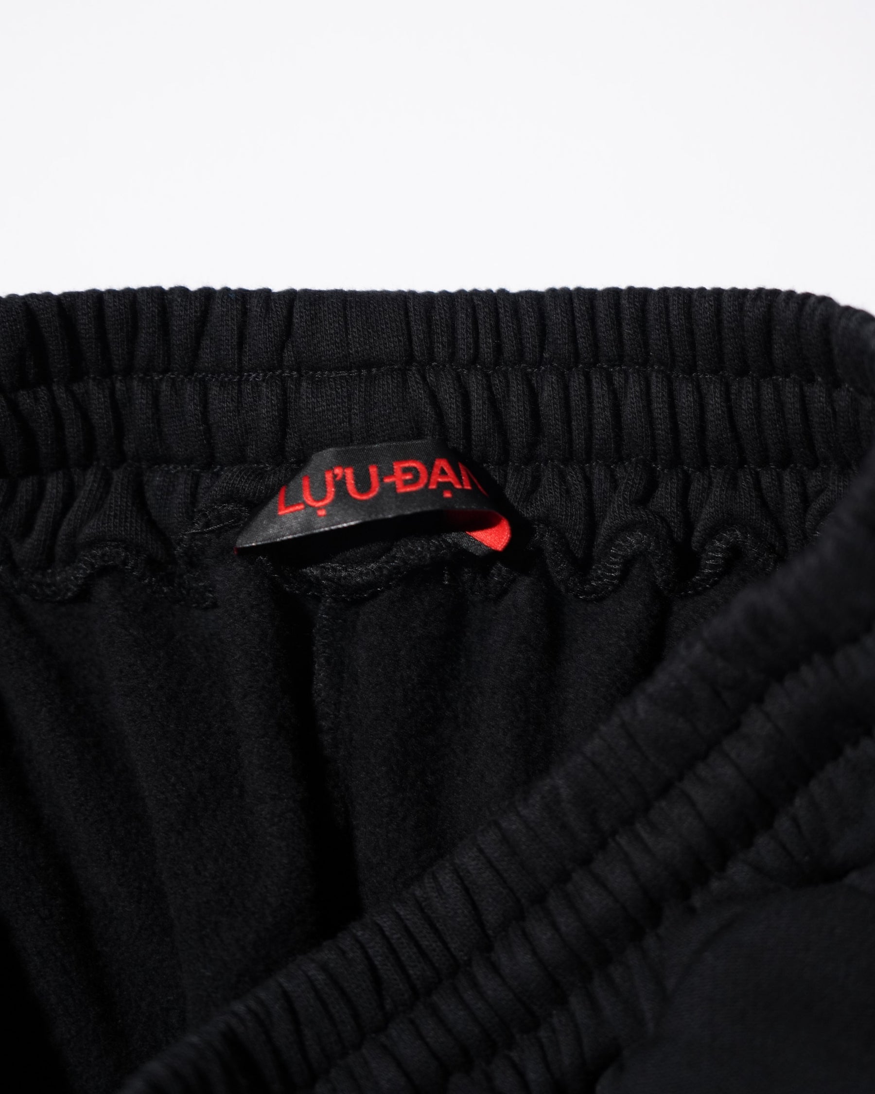 LU'U DAN / BAGGY BONTAN SWEATPANTS BLACK
