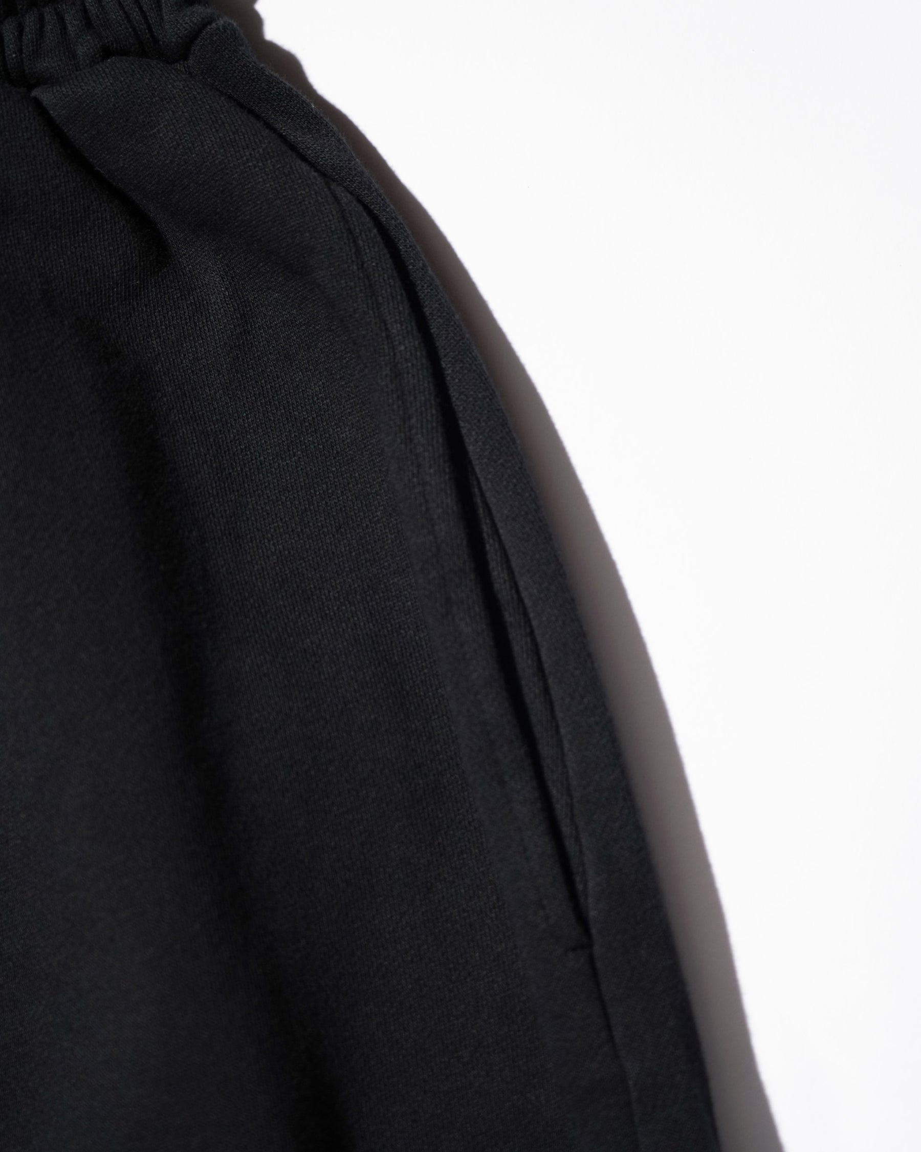 LU'U DAN / BAGGY BONTAN SWEATPANTS BLACK