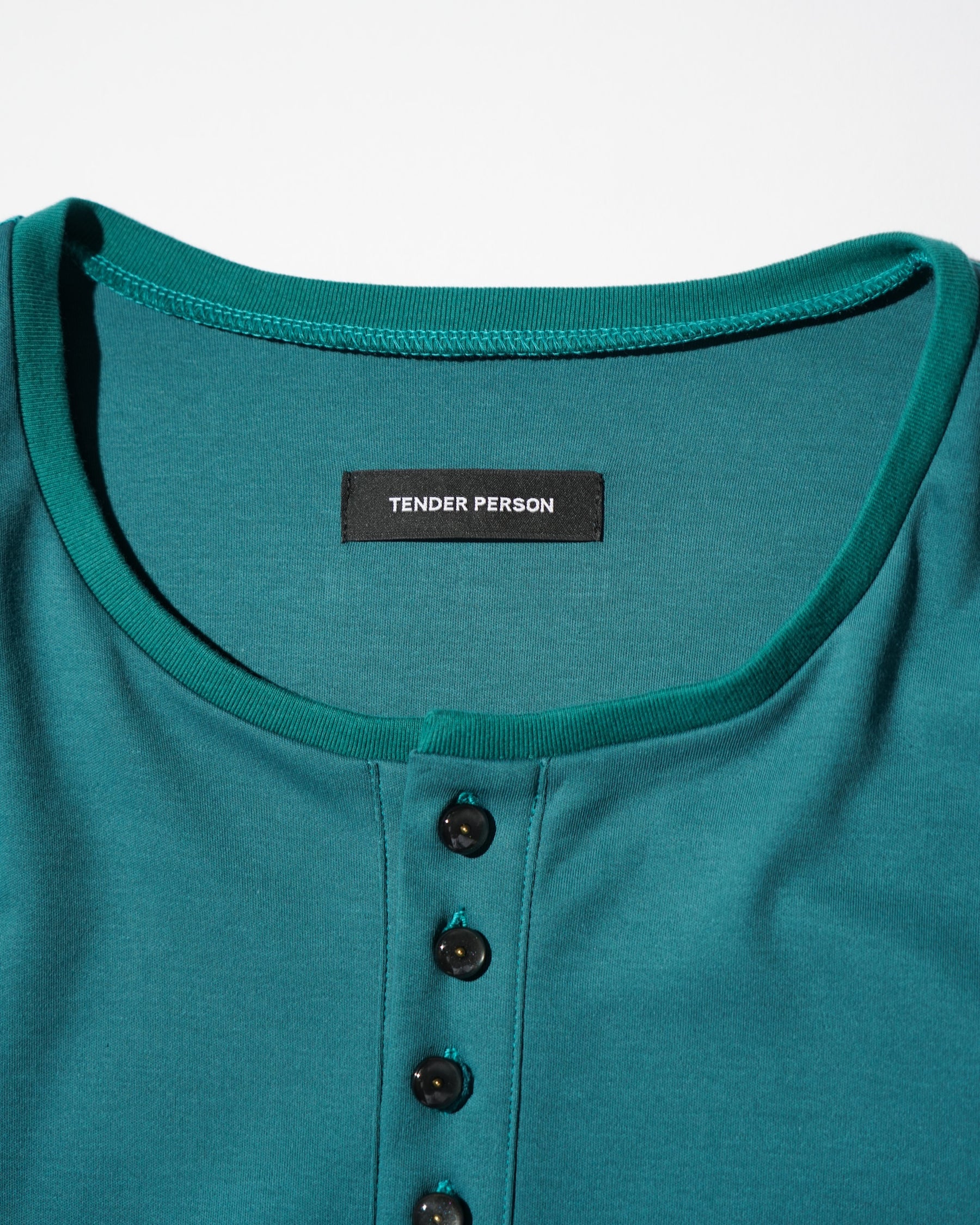 <span style="color: #f50b0b;">Last One</span> TENDER PERSON / HENRY NECK LONG TEE GREEN