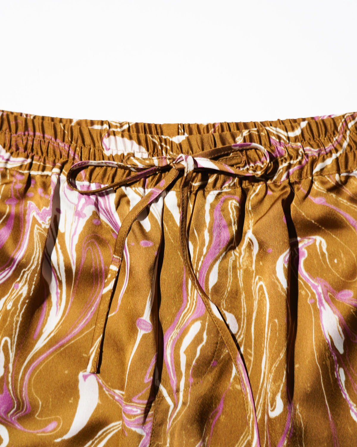 GREI. / TRACK SHORT MARBLE PRINT CURRY