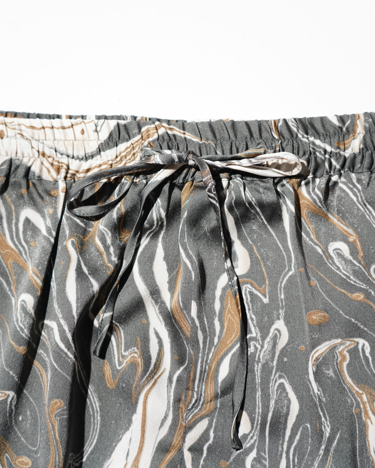 GREI. / TRACK SHORT MARBLE PRINT CHARCOAL