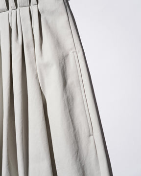 SOSHIOTSUKI / EIGHT TUCK HIGH WEST TROUSERS GREIGE