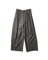 SOSHIOTSUKI / EIGHT TUCK HIGH WEST TROUSERS CHARCOAL