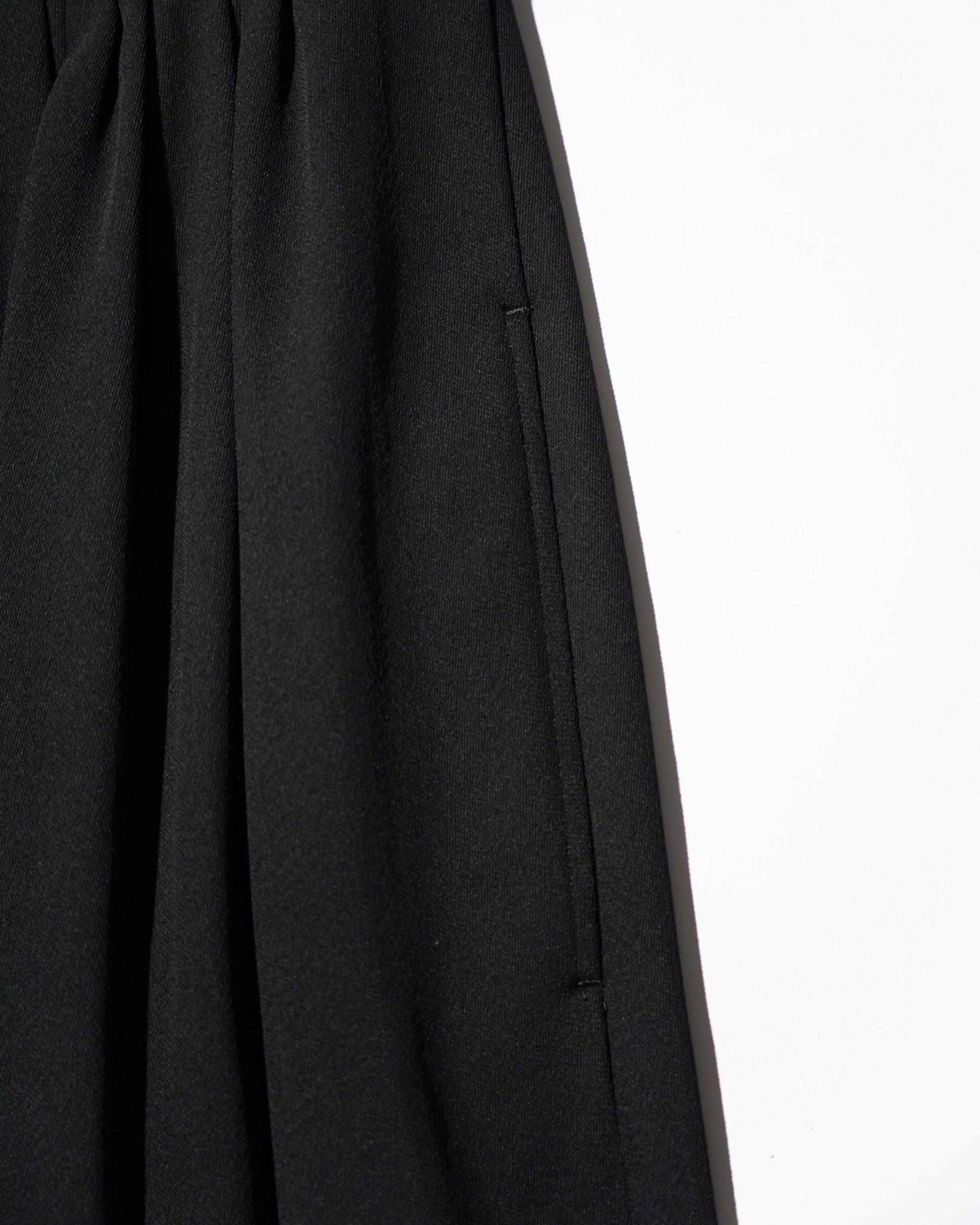 <span style="color: #f50b0b;">Last One</span> SOSHIOTSUKI / EIGHT TUCK HIGH WEST TROUSERS BLACK