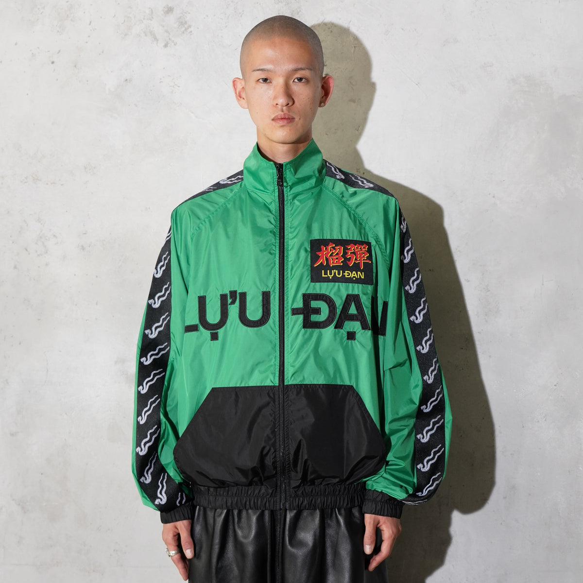 <span style="color: #f50b0b;">Last One</span> 
LU'U DAN / WINDBREAKER L-D RACING GREEN