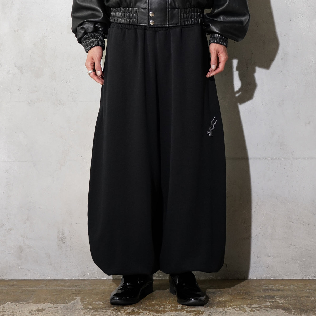 LU'U DAN / BAGGY BONTAN SWEATPANTS BLACK