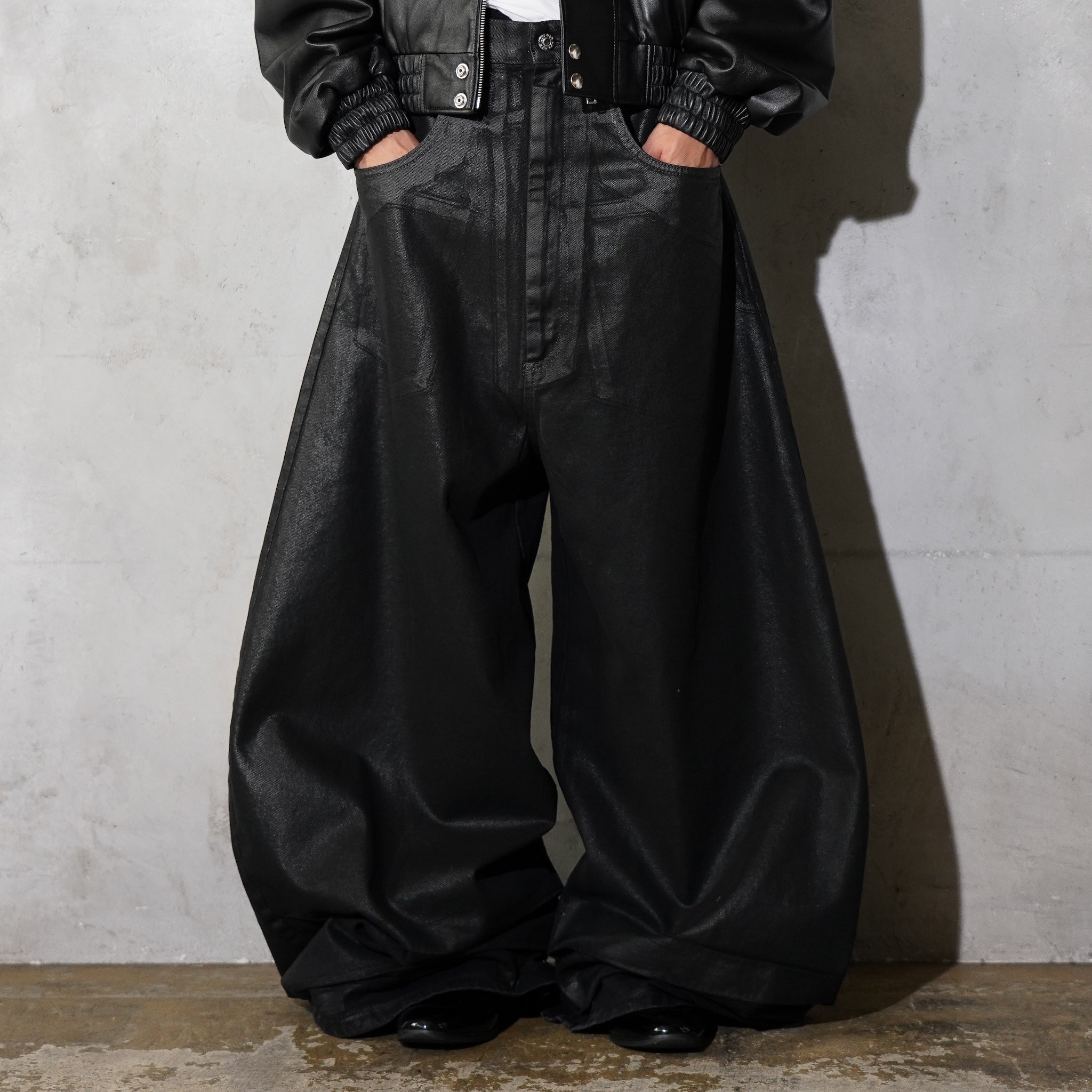 LU'U DAN / COATED DOUBLE XL JEANS COATED BLACK