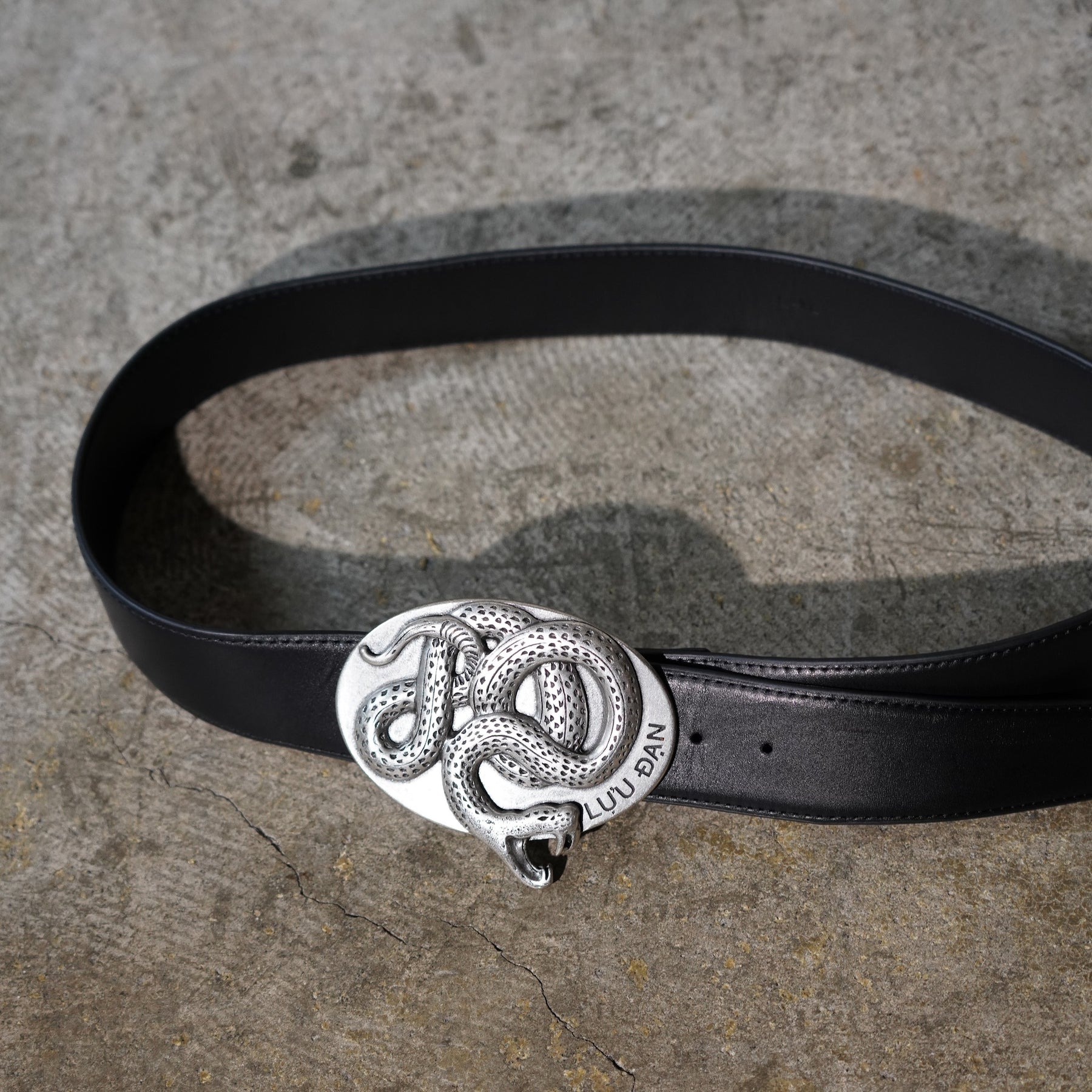 <span style="color: #f50b0b;">Last One</span> 
LU'U DAN / TWISTED SNAKE COWBOY BELT BLACK