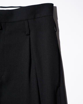 SOSHIOTSUKI / DOUBLE INVERTED TUCK TROUSERS BLACK