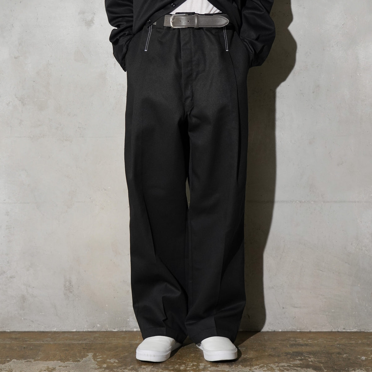WHATEVERWORKS / PLEATED PANTS BLACK