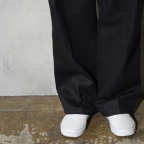 WHATEVERWORKS / PLEATED PANTS BLACK
