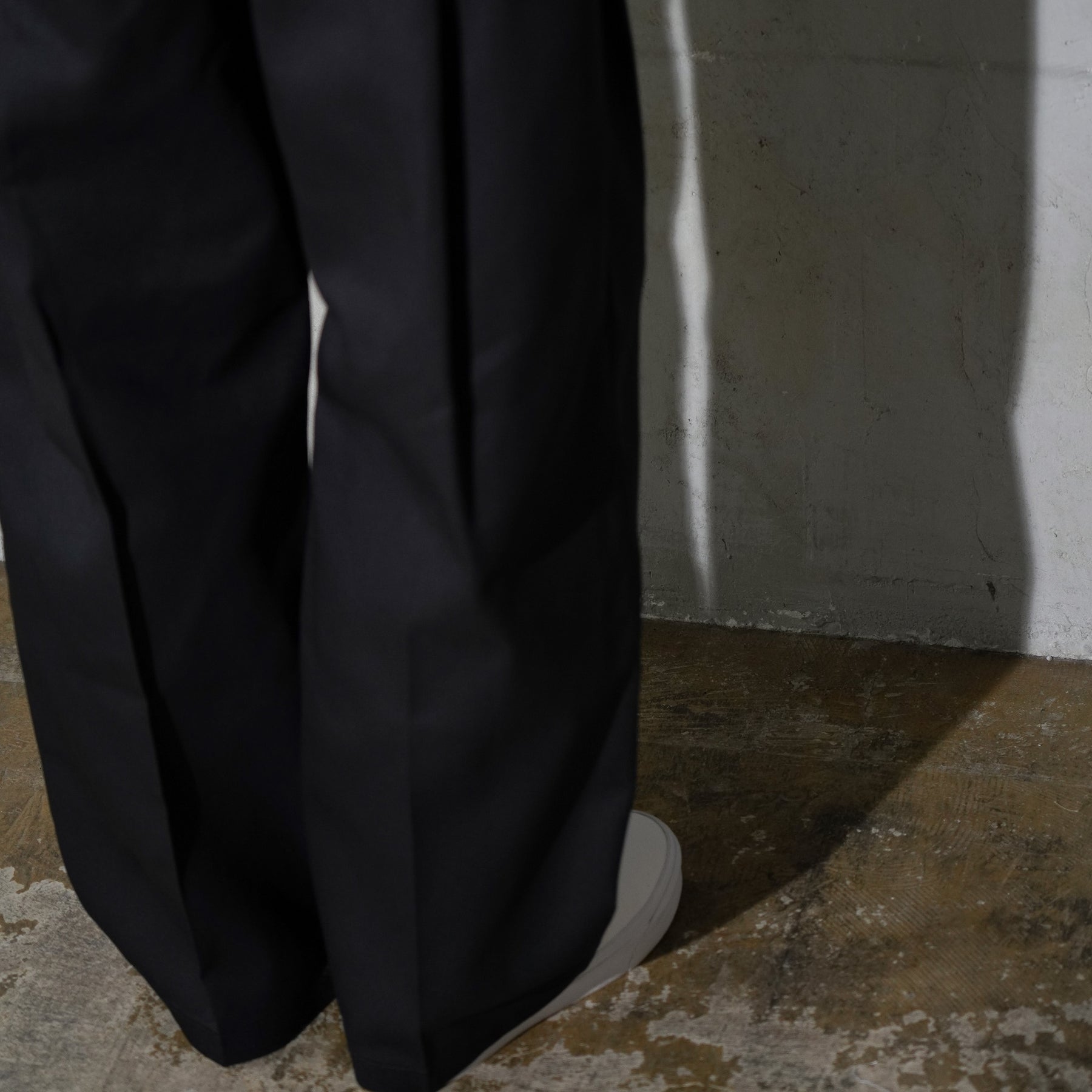 WHATEVERWORKS / PLEATED PANTS BLACK