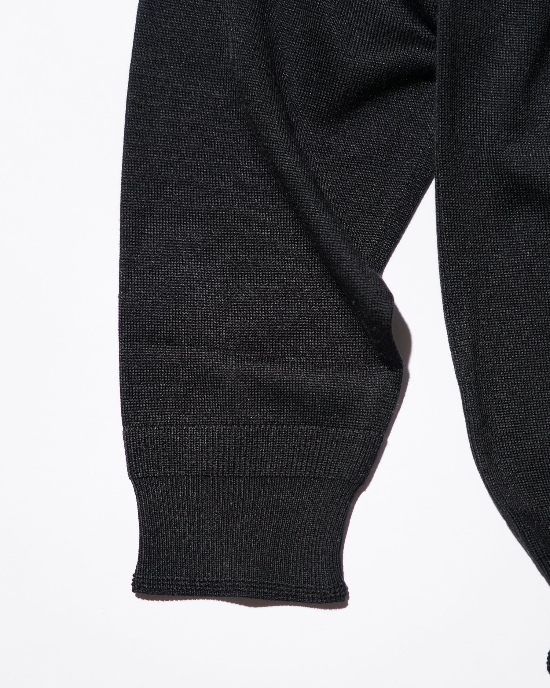 <span style="color: #f50b0b;">Last One</span> MEIAS / SILK HENLEY NECK PO BLACK