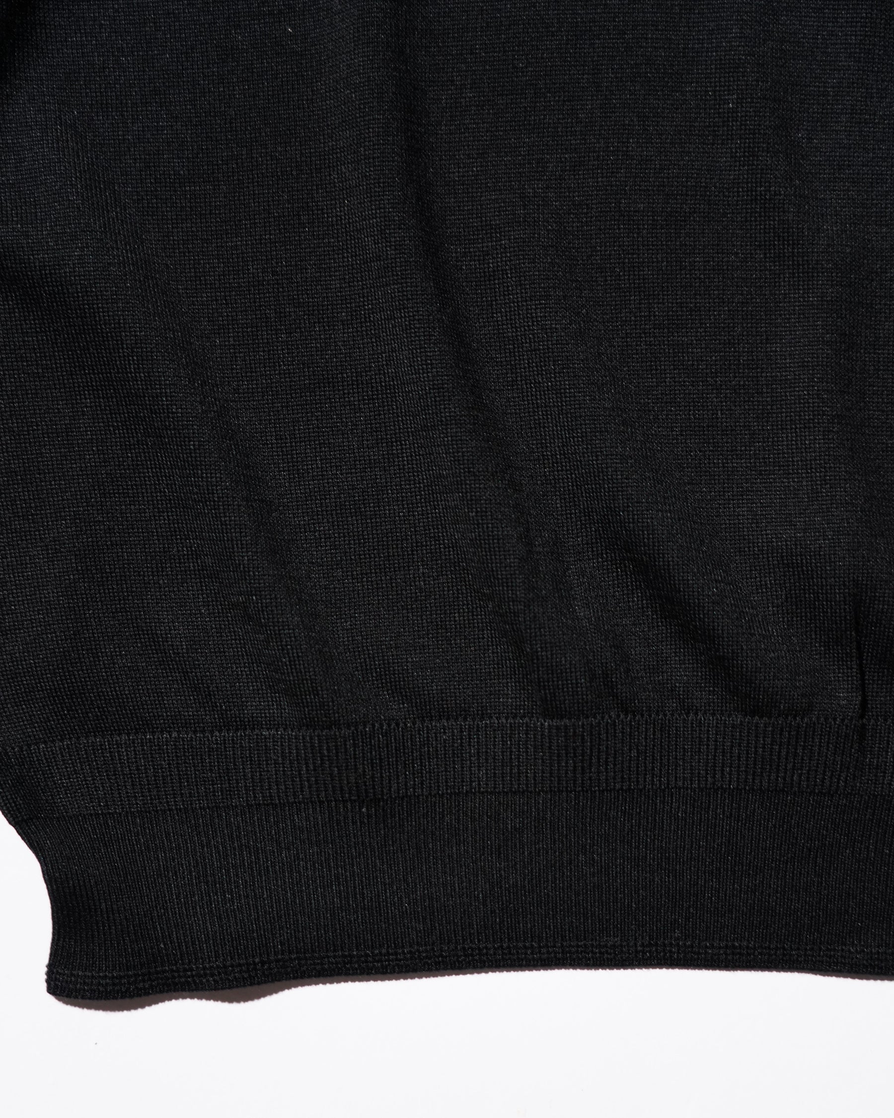 <span style="color: #f50b0b;">Last One</span> MEIAS / SILK HENLEY NECK PO BLACK