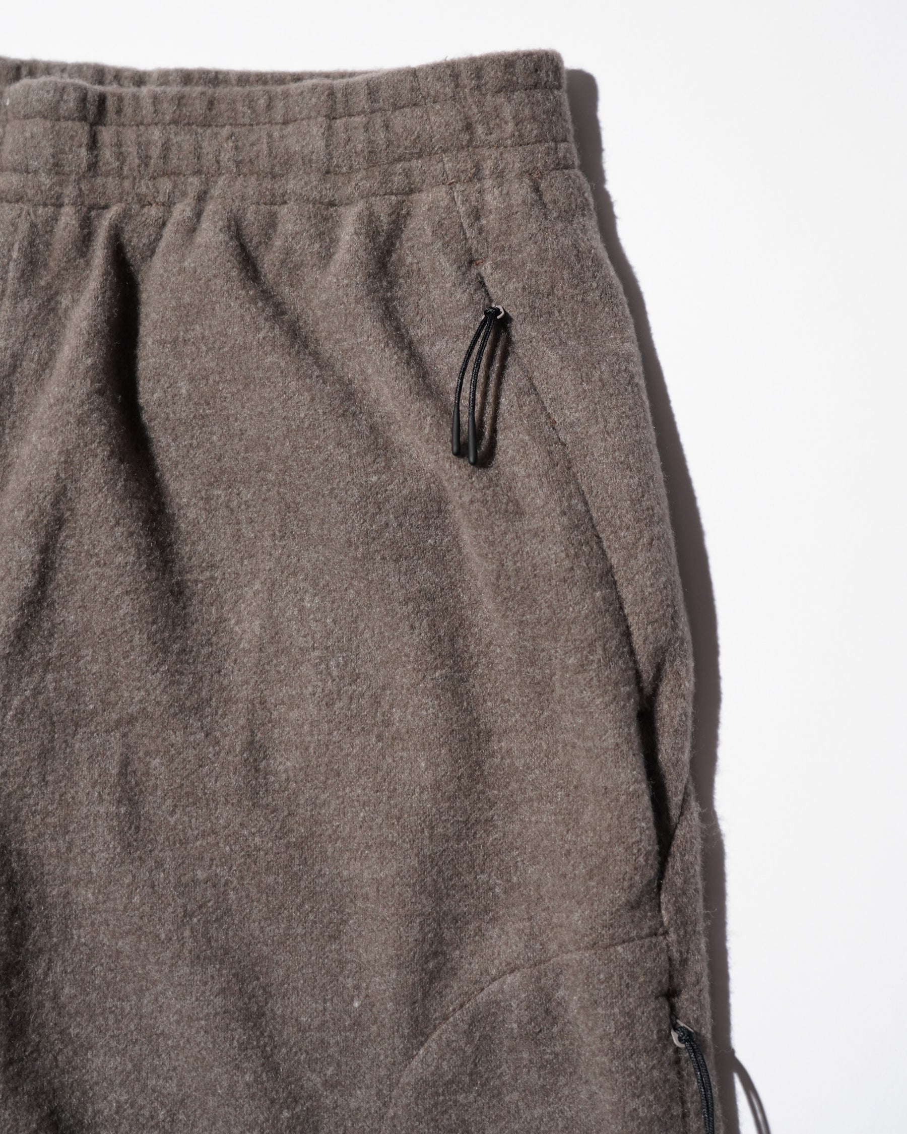JEONGLI / RIVER SWEAT PANTS BROWN