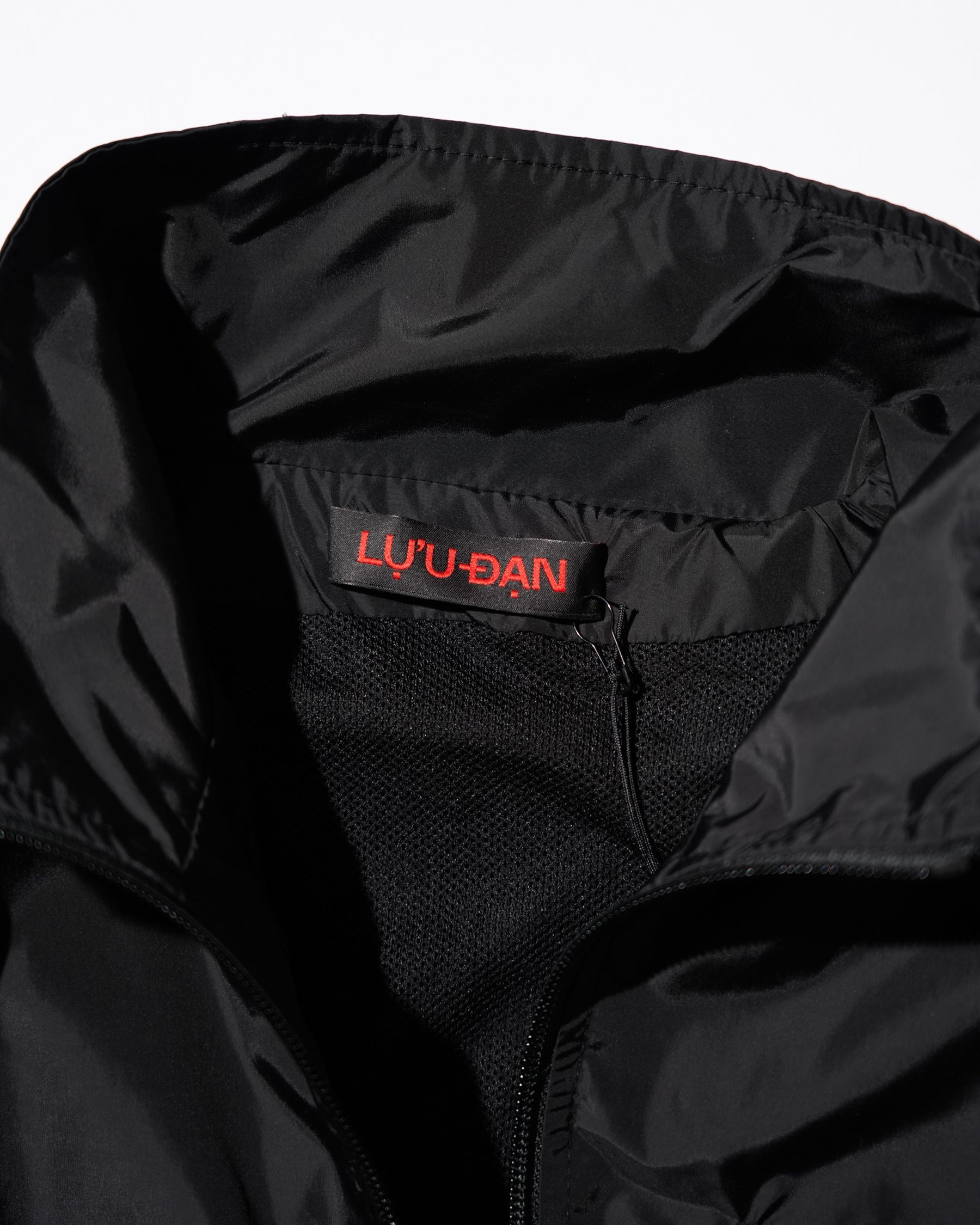 LUU_DAN_WINDBREAKER_L-D_BLACK_OFF-YOLK_9