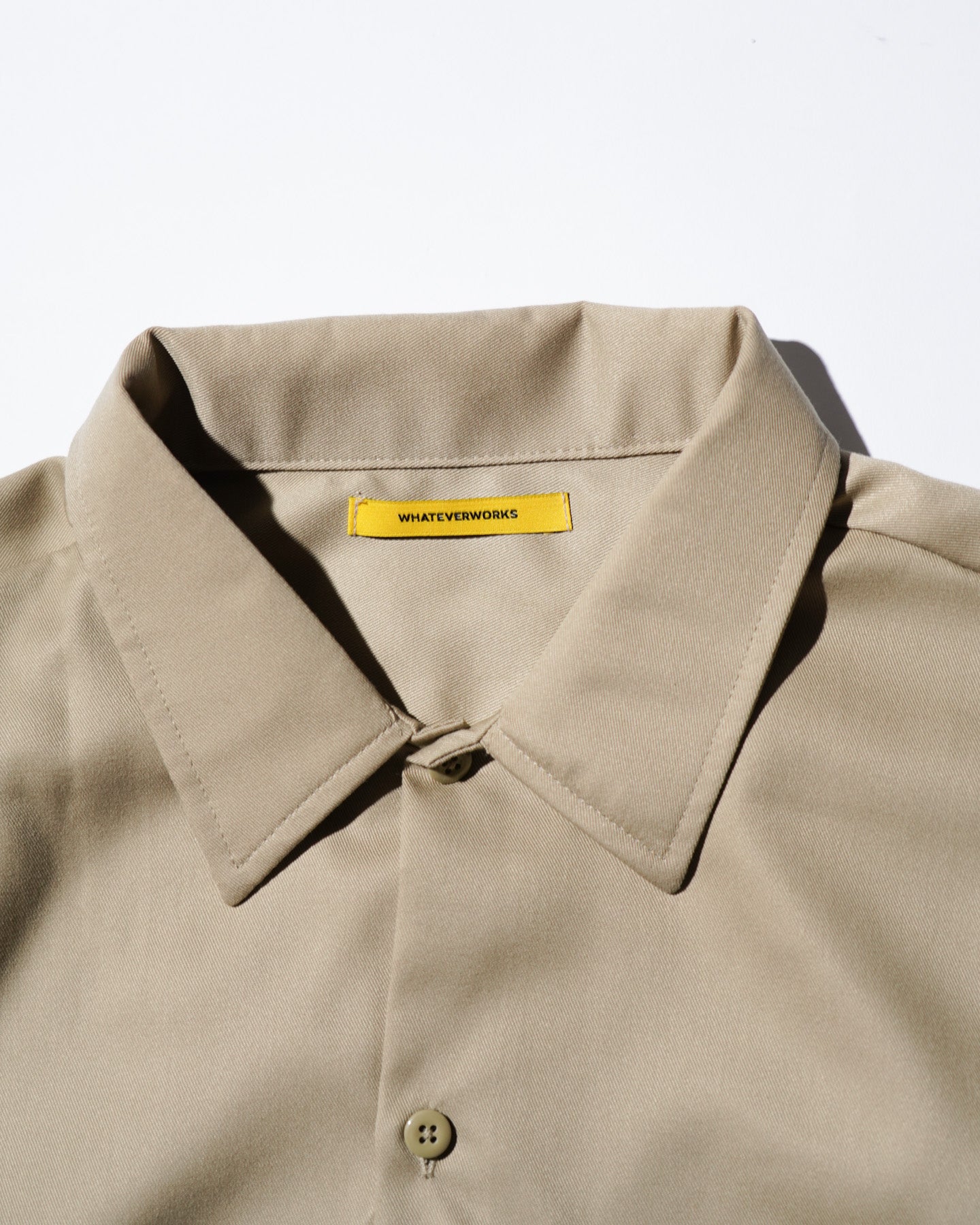 <span style="color: #f50b0b;">Last One</span> WHATEVERWORKS / SPLIT LS SHIRT KHAKI