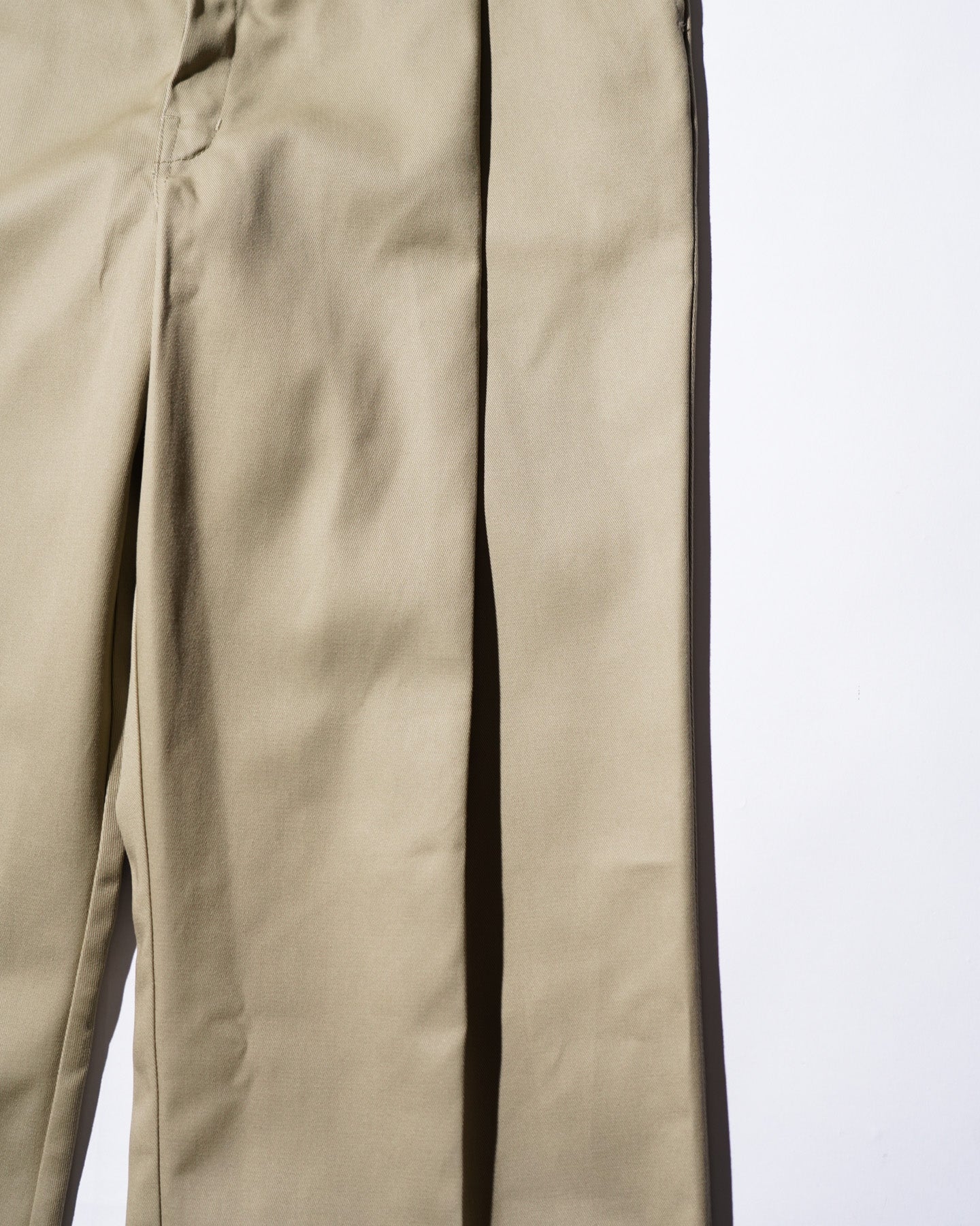 WHATEVERWORKS / PLEATED PANTS KHAKI