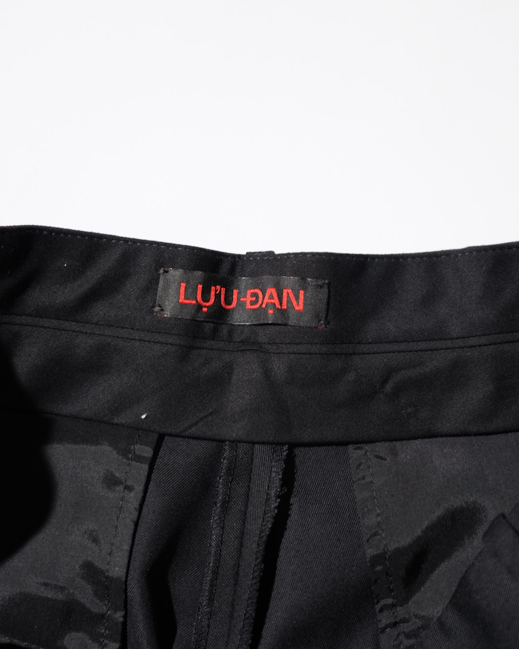 LUU_DAN_LOWLINE_TROUSERS_BLACK_9