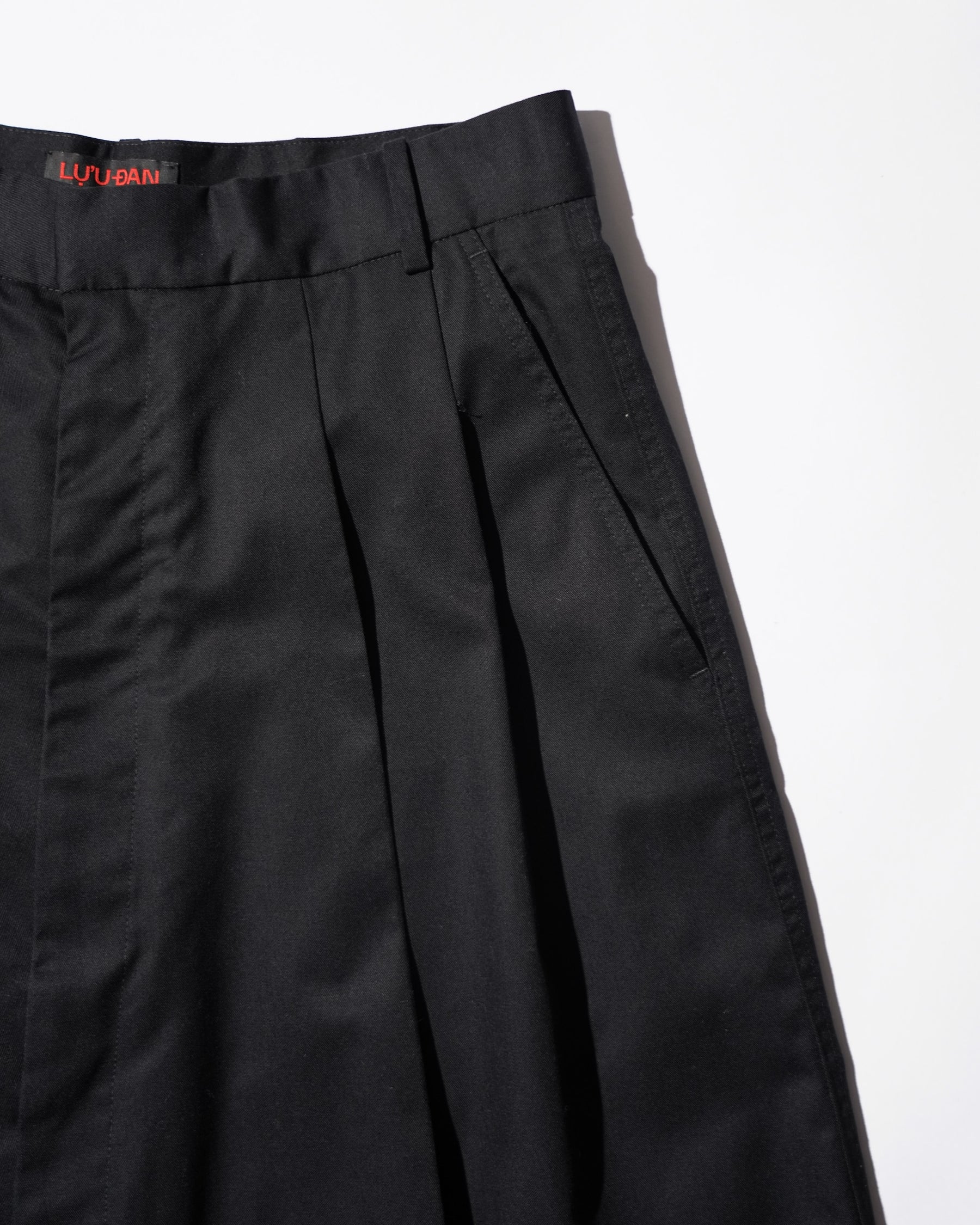 LUU_DAN_LOWLINE_TROUSERS_BLACK_10