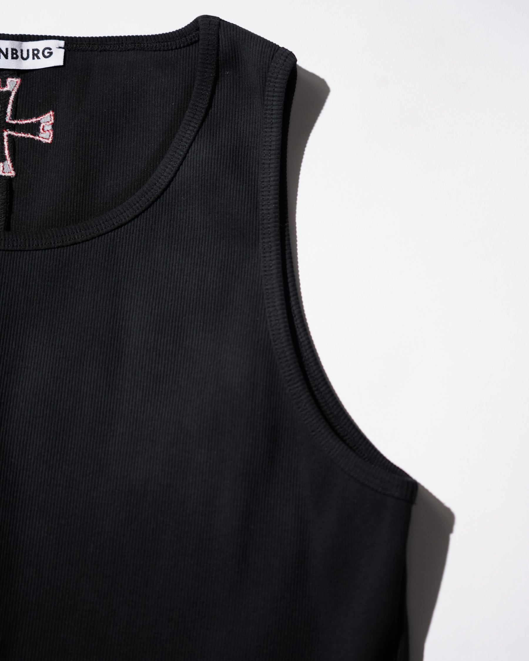 LUXENBURG_GALLERY TANK AGED SUNNED BLACK_5