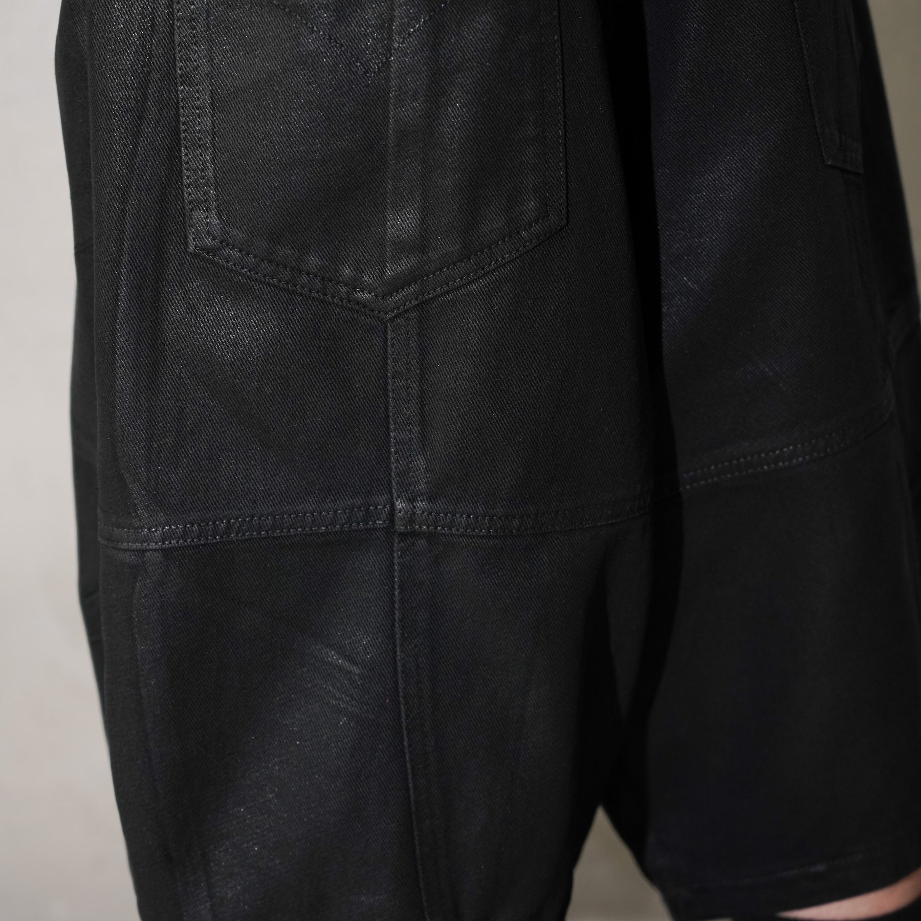 <span style="color: #f50b0b;">Last One</span> 
LU'U DAN / PUFFA SHORTS COATED BLACK