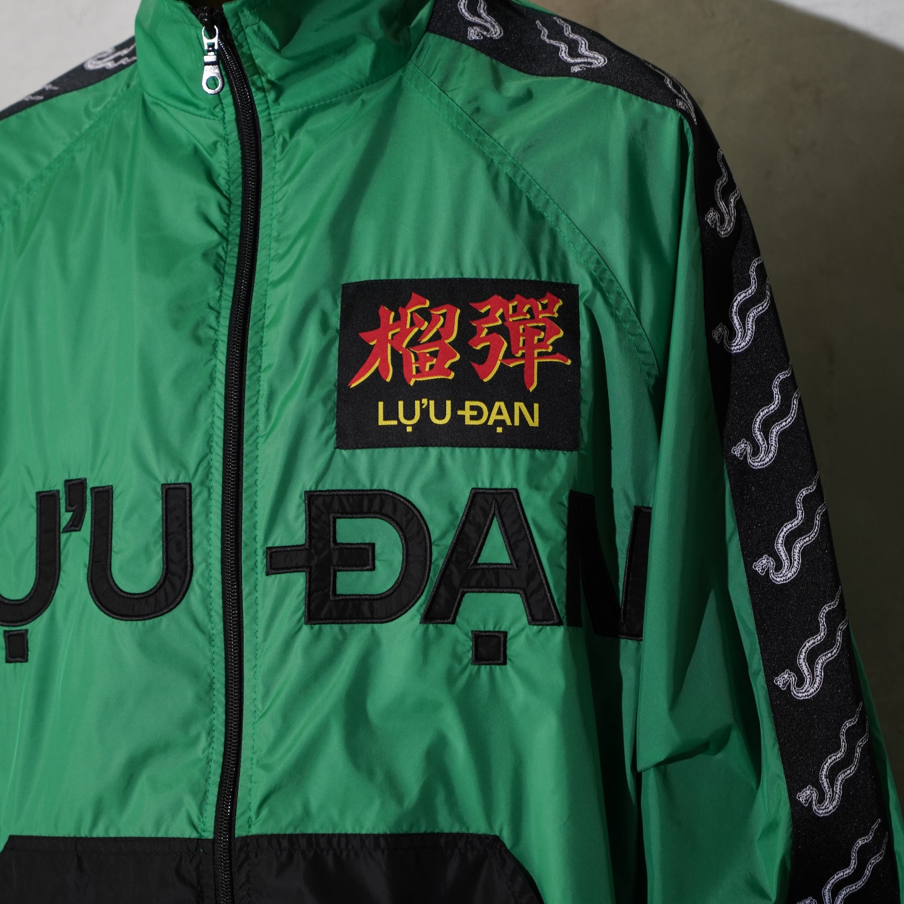 <span style="color: #f50b0b;">Last One</span> 
LU'U DAN / WINDBREAKER L-D RACING GREEN