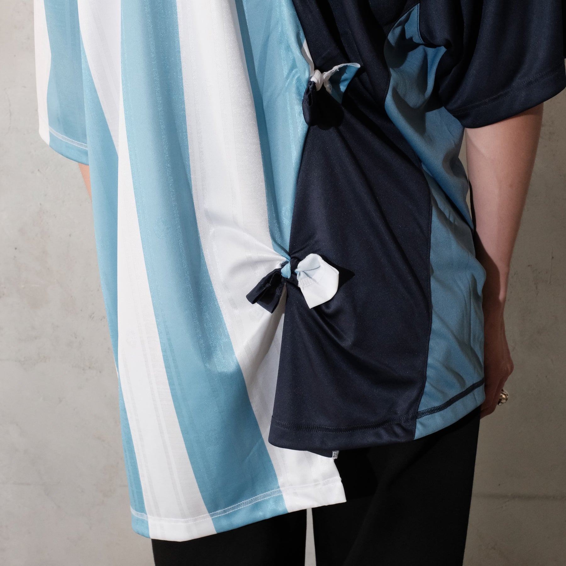 Martine Rose / COLLAGE FOOTBALL TOP BLUE STRIPE