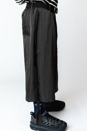 <span style="color: #ff2a00;">Last One</span> WESTFALL / TRIPLE ZIP POCKET 3/4 PANT CHARCOAL