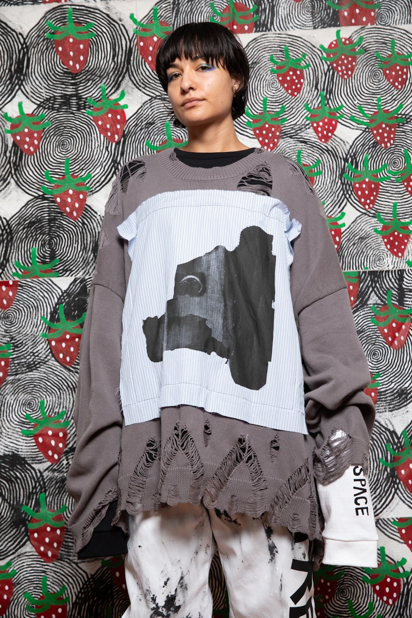 WESTFALL / DESTROYED CYBER SNOPPY PATCH SWEATER LS GRAY